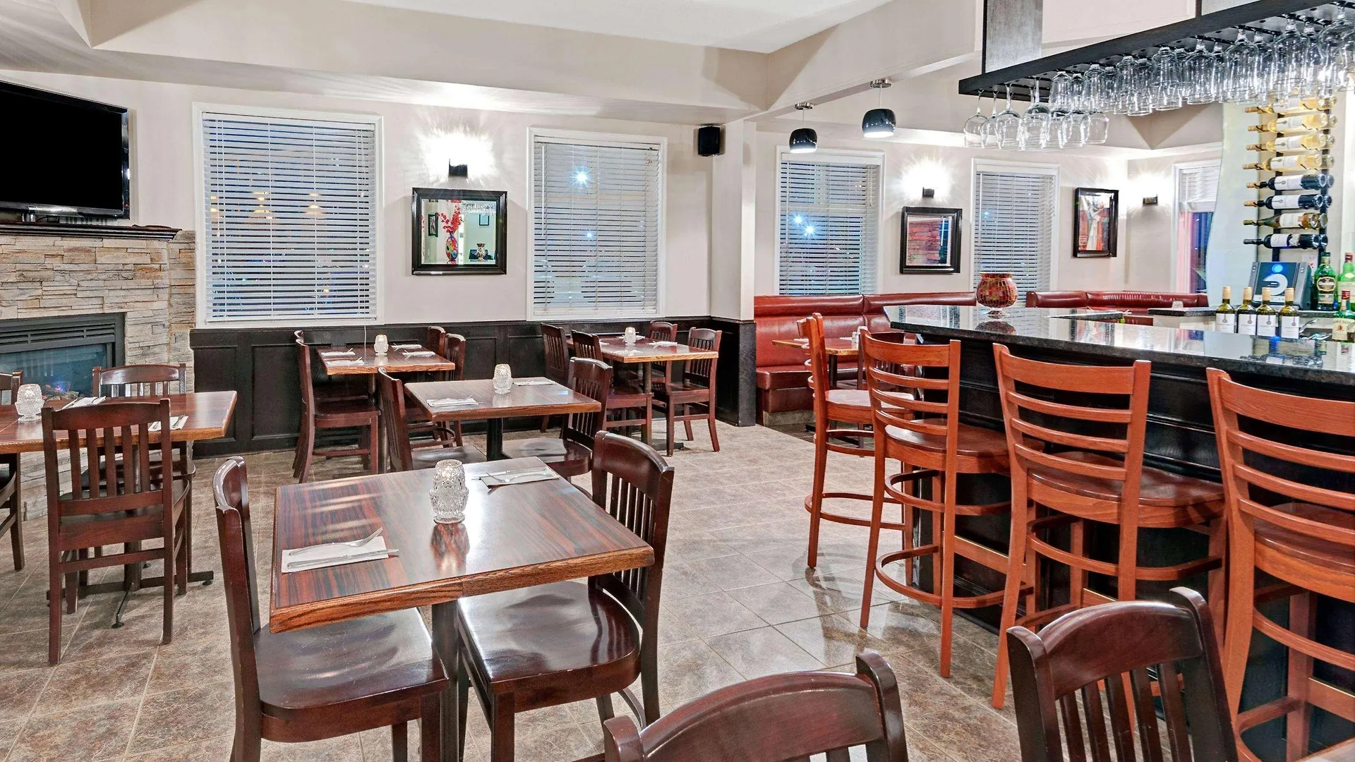 Quality Inn & Suites Edmonton International Airport Leduc