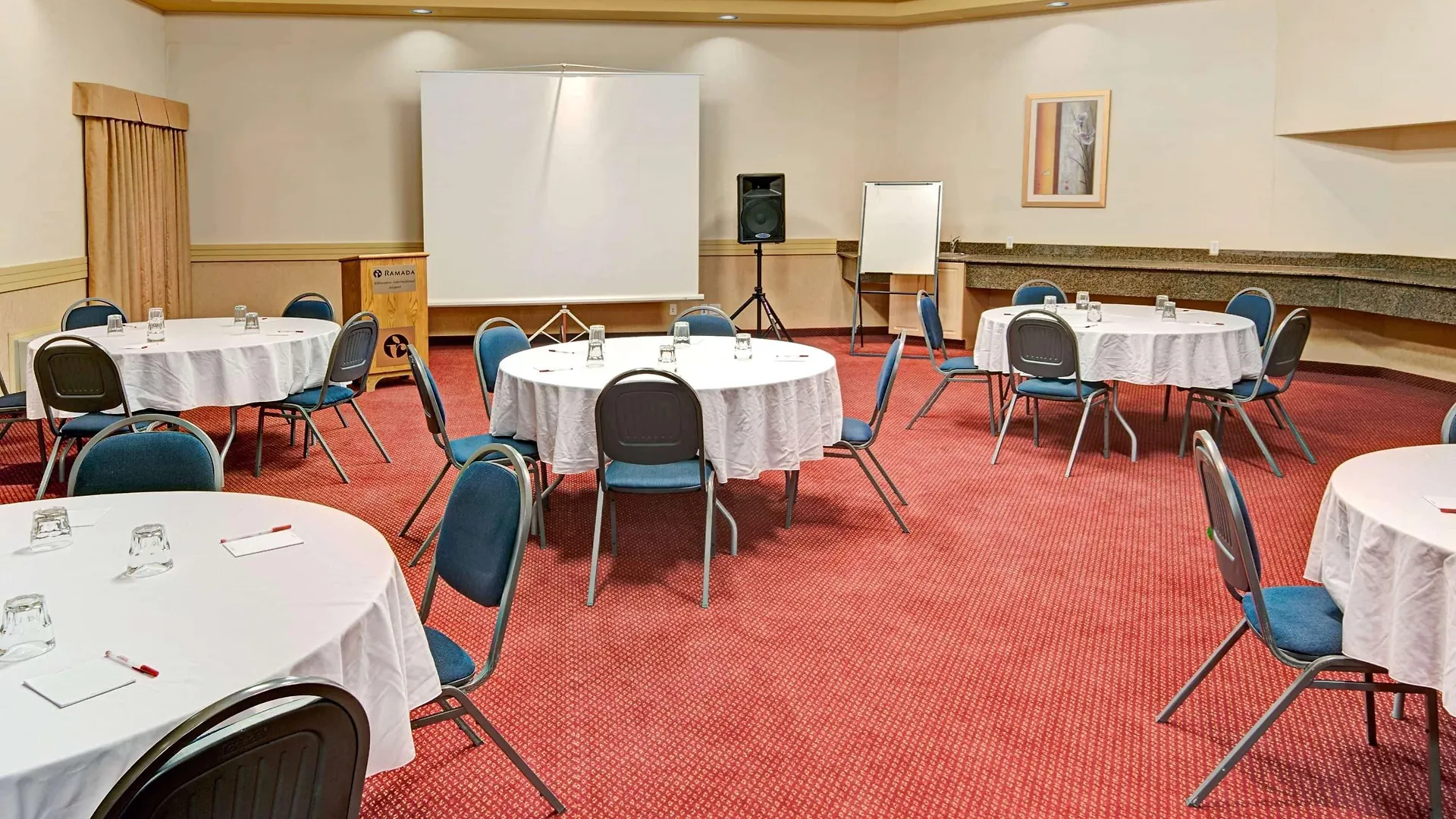 Quality Inn & Suites Edmonton International Airport Leduc Otel