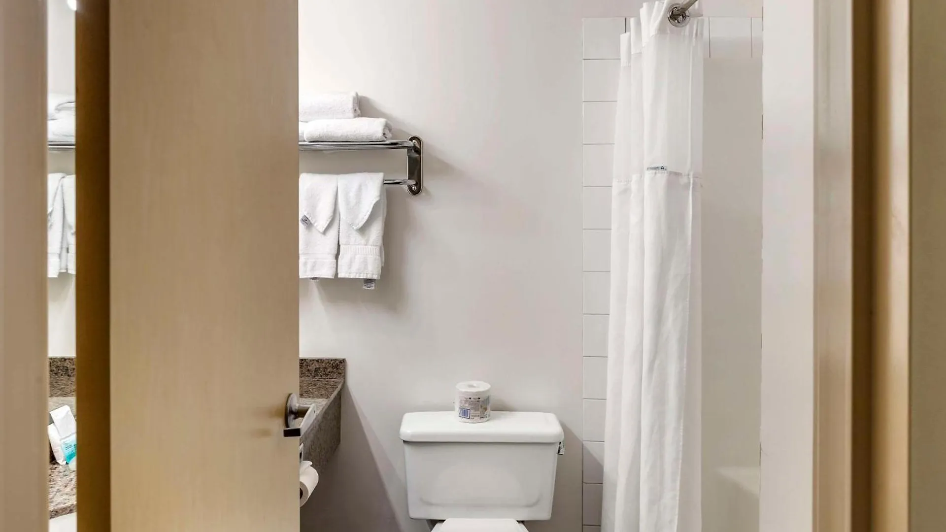 Quality Inn & Suites Edmonton International Airport Leduc 3*,