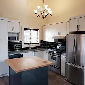 https://calgary-banff-back-garden.calgaryhotelsearch.com